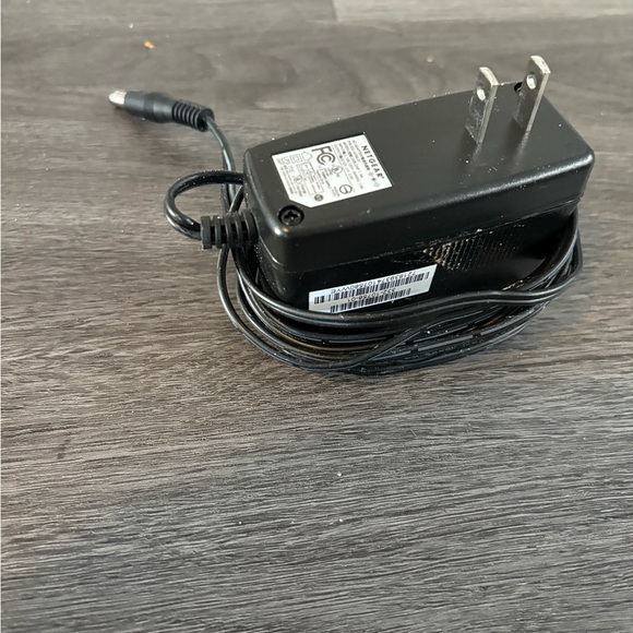 Netgear Black Wired Router - Picture 7 of 10